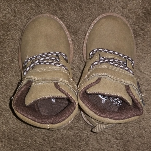Carters 5c boots - Picture 2 of 5